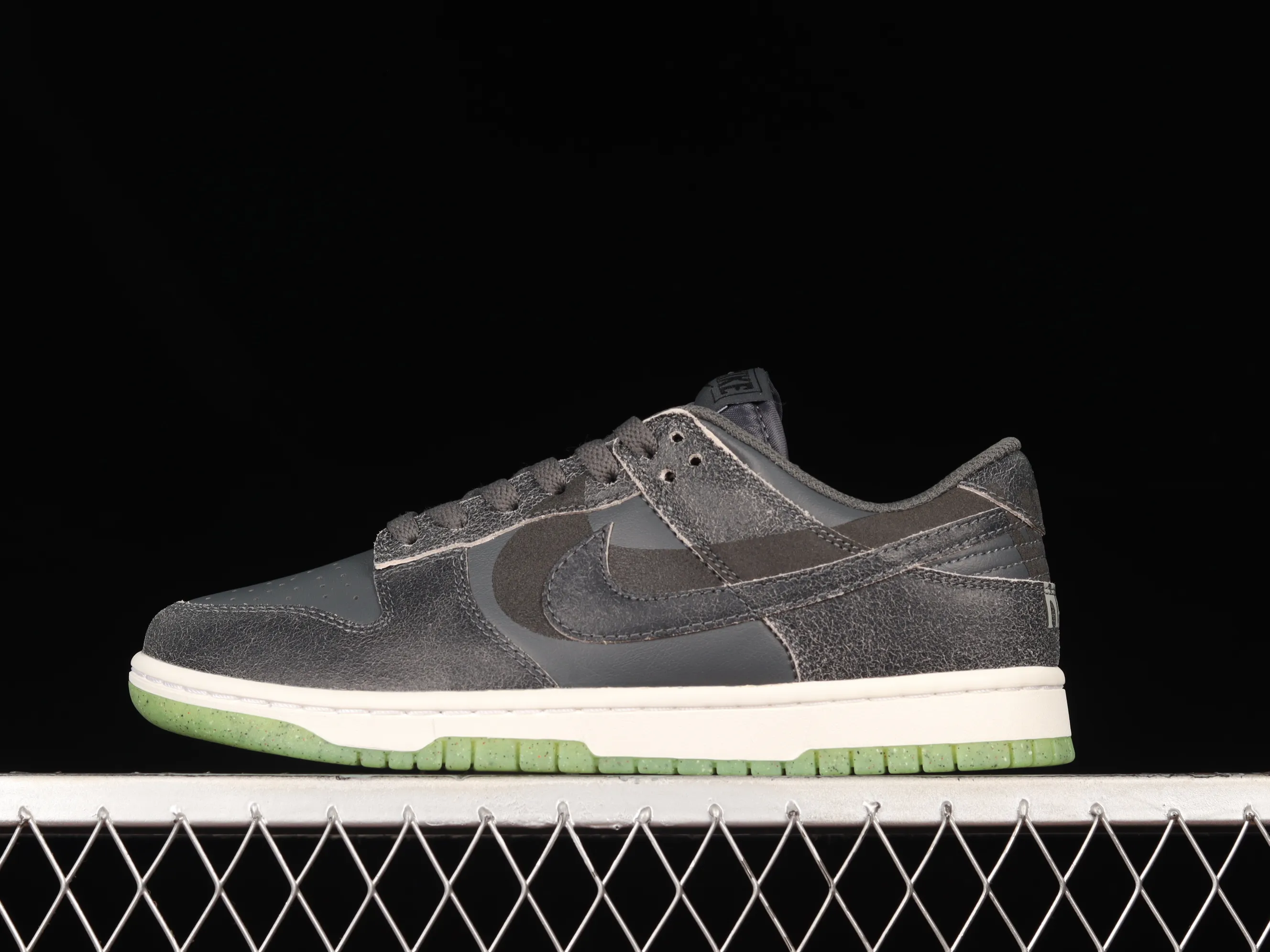All categories Nk SB Dunk series Nk SB Dunk Low low-top sneakers Nk SB Dunk Low "Iron Grey" gray green SB smashed backboard fashion casual sneakers DQ7681-001